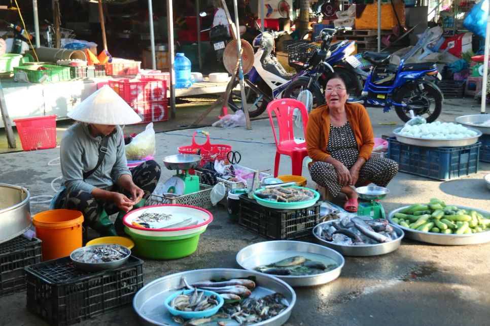 Chợ cá đồng vùng biên mùa nước nổi