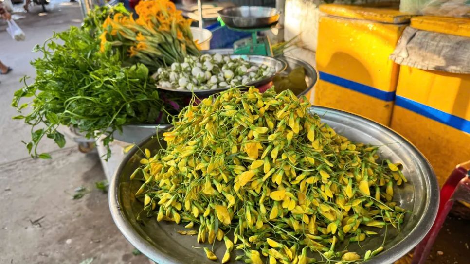 Chợ cá đồng vùng biên mùa nước nổi