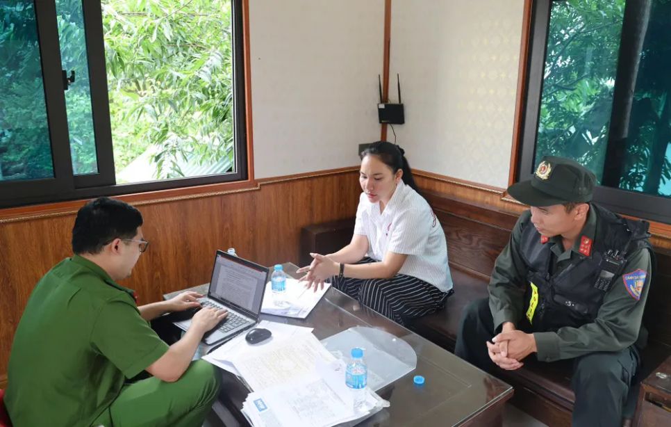 Cơ quan công an lấy lời khai của Vũ Thị Hường Cơ quan công an lấy lời khai của Vũ Thị Hường