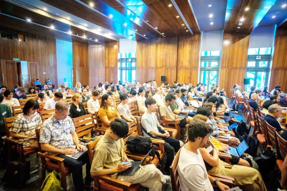 Các nhà vật lý trên 30 quốc gia bắt đầu hội nghị tại Trung tâm ICISE. Ảnh: TRUNG NHÂN Các nhà vật lý trên 30 quốc gia bắt đầu hội nghị tại Trung tâm ICISE. Ảnh: TRUNG NHÂN