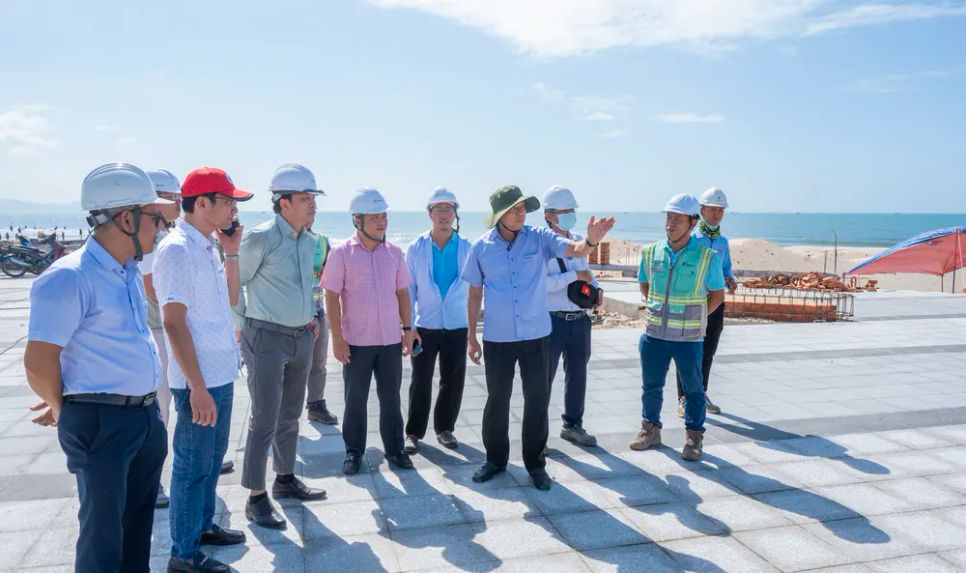 Phó Chủ tịch Thường trực UBND TPHCM Nguyễn Văn Thọ khảo sát dự án chỉnh trang đường Thùy Vân, Bãi Sau, phường Vũng Tàu. Ảnh: MT Phó Chủ tịch Thường trực UBND TPHCM Nguyễn Văn Thọ khảo sát dự án chỉnh trang đường Thùy Vân, Bãi Sau, phường Vũng Tàu. Ảnh: MT