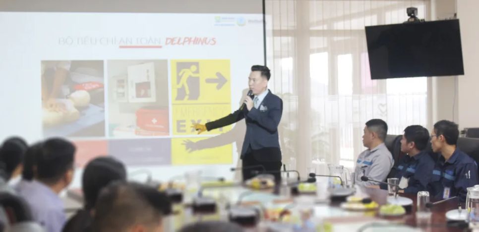 Các chuyên gia đang trình bày mô hình, kỹ năng sơ cấp cứu y tế du lịch