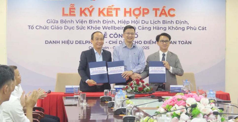 Đại diện bệnh viện, doanh nghiệp, hiệp hội du lịch ký kết hợp tác tại sự kiện