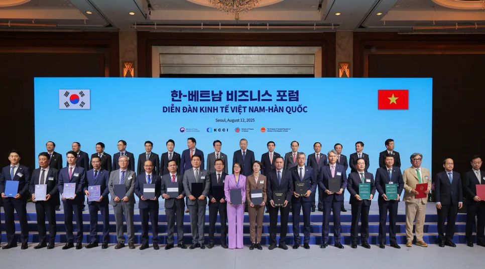 Tổng Bí thư Tô Lâm, Thủ tướng Hàn Quốc Kim Min Seok và lãnh đạo cấp cao hai nước chứng kiến lễ ký kết biên bản ghi nhớ giữa Vinpearl và các doanh nghiệp Hàn Quốc