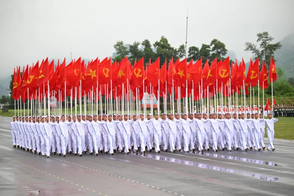 Khối cờ Đảng, cờ Tổ quốc mở đầu cho cuộc tổng hợp luyện. Ảnh: ĐỖ TRUNG Khối cờ Đảng, cờ Tổ quốc mở đầu cho cuộc tổng hợp luyện. Ảnh: ĐỖ TRUNG