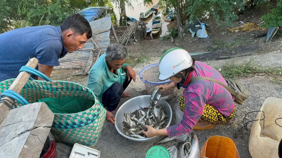Nông dân miền Tây đón lộc vàng mùa nước nổi Nông dân miền Tây đón lộc vàng mùa nước nổi