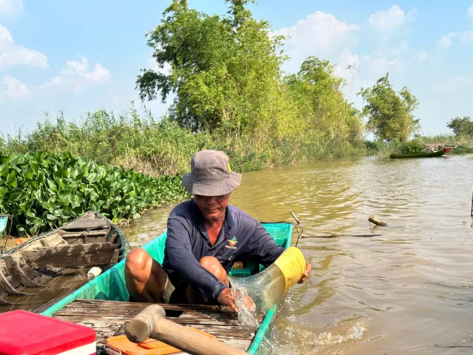 Nông dân miền Tây đón lộc vàng mùa nước nổi Nông dân miền Tây đón lộc vàng mùa nước nổi