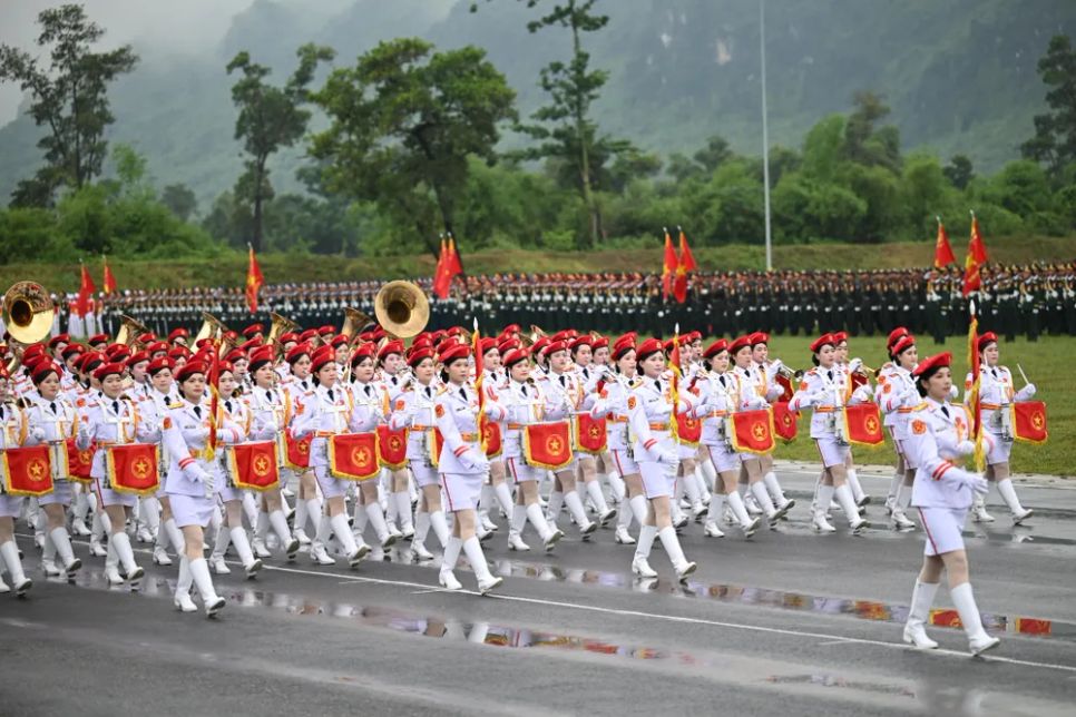 Đội hình nữ quân nhạc tham gia hợp luyện. Ảnh: ĐỖ TRUNG Đội hình nữ quân nhạc tham gia hợp luyện. Ảnh: ĐỖ TRUNG