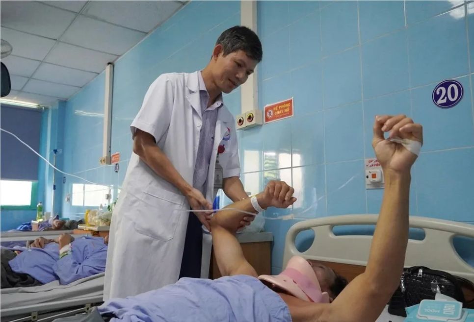 Nạn nhân ngã từ cây nhãn