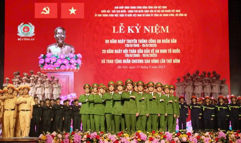 Bộ Công an đón nhận Huân chương Sao vàng lần thứ 5 Bộ Công an đón nhận Huân chương Sao vàng lần thứ 5
