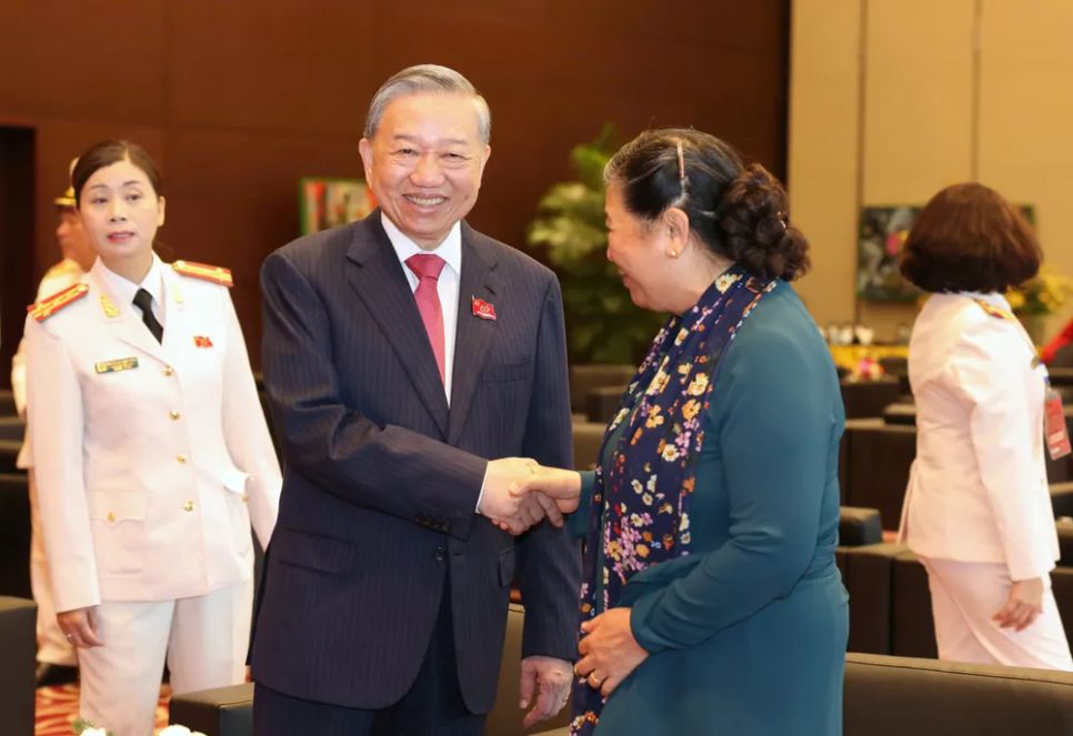 Tổng Bí thư Tô Lâm và nguyên Phó Chủ tịch Quốc hội Tòng Thị Phóng tại buổi lễ. Ảnh: QUANG PHÚC Tổng Bí thư Tô Lâm và nguyên Phó Chủ tịch Quốc hội Tòng Thị Phóng tại buổi lễ. Ảnh: QUANG PHÚC