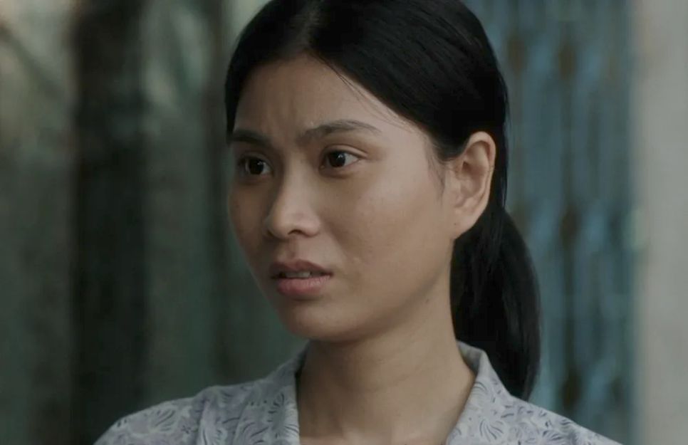 <i>Tạo hình của diễn viên Trâm Anh trong </i>Nhà hai chủ<i>. Ảnh: ĐPCC</i>