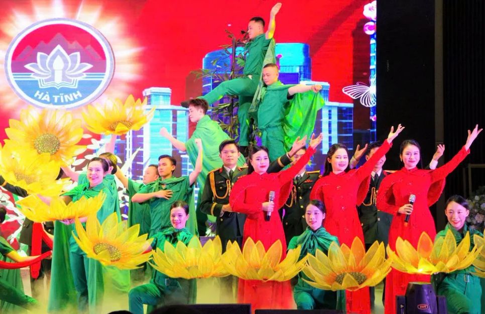Kỷ niệm 80 năm Ngày truyền thống lực lượng vũ trang tỉnh Hà Tĩnh Kỷ niệm 80 năm Ngày truyền thống lực lượng vũ trang tỉnh Hà Tĩnh