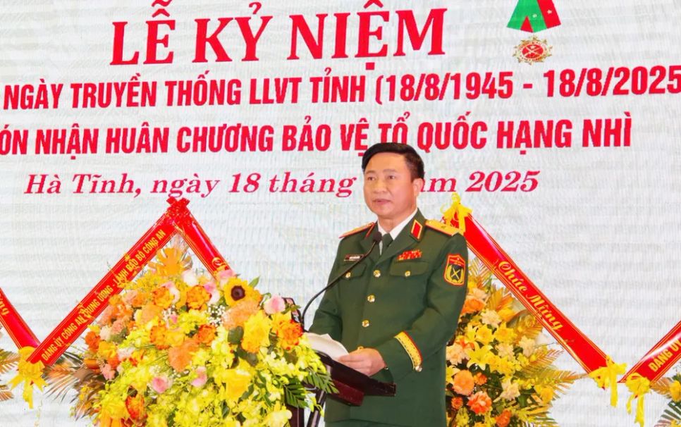 Thiếu tướng Đoàn Xuân Bường, Bí thư Đảng ủy, Chính ủy Quân khu 4 phát biểu tại lễ kỷ niệm Thiếu tướng Đoàn Xuân Bường, Bí thư Đảng ủy, Chính ủy Quân khu 4 phát biểu tại lễ kỷ niệm