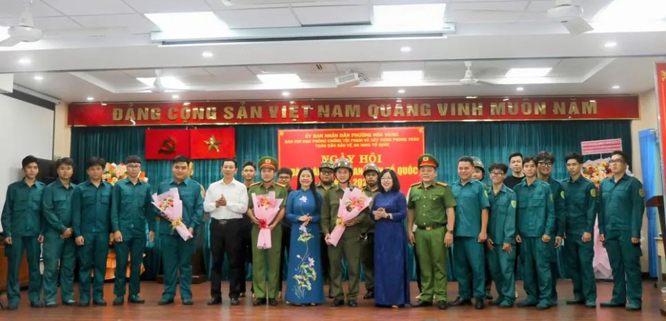 Đại biểu chụp hình lưu niệm