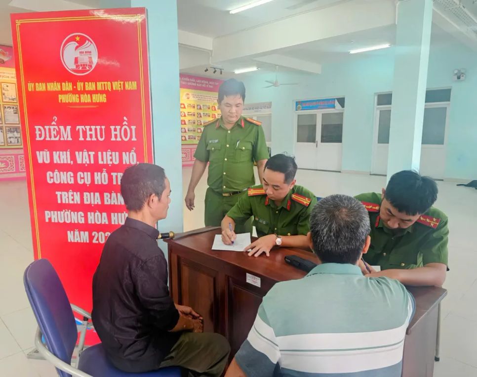 Hoạt động thu hồi vũ khí, vật liệu nổ tại ngày hội