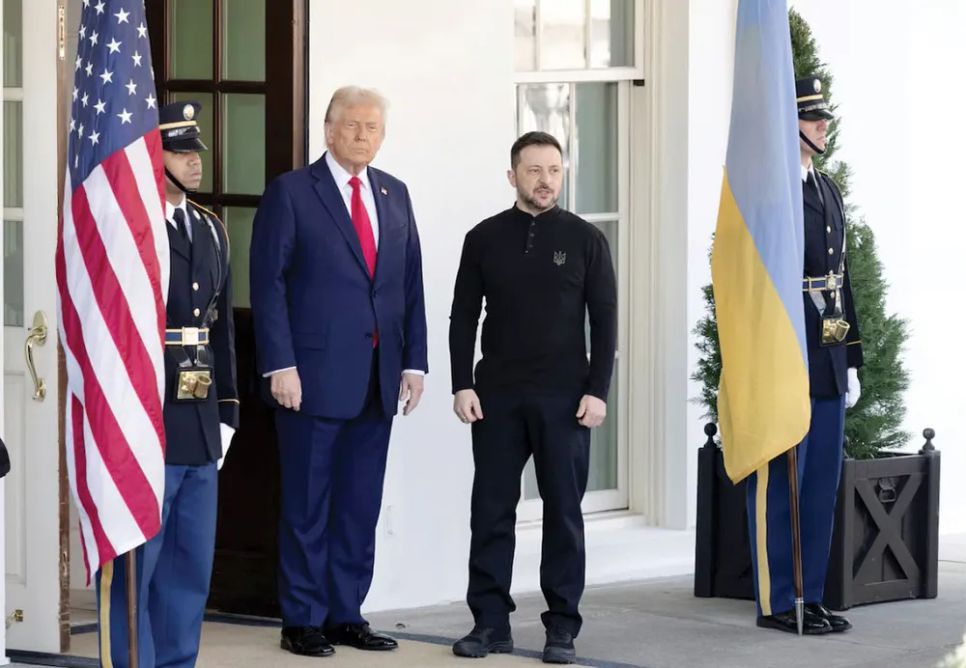 Tổng thống Mỹ Donald Trump và Tổng thống Ukraine Volodymyr Zelensky trong cuộc gặp vào tháng 2 tại Washington, Mỹ. Ảnh: WASHINGTON POST