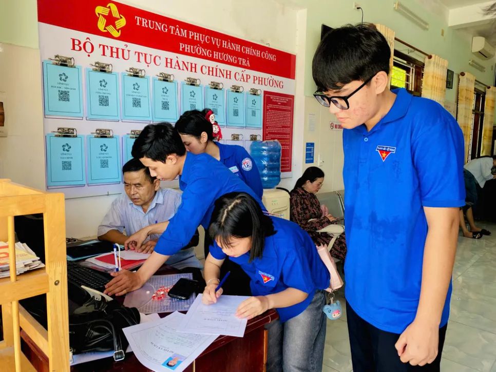 Trước đó, hàng ngàn đoàn viên, thanh niên ở Đà Nẵng đã xung kích hỗ trợ vận hành mô hình chính quyền địa phương hai cấp ở 94 đơn vị hành chính cấp xã, phường Trước đó, hàng ngàn đoàn viên, thanh niên ở Đà Nẵng đã xung kích hỗ trợ vận hành mô hình chính quyền địa phương hai cấp ở 94 đơn vị hành chính cấp xã, phường