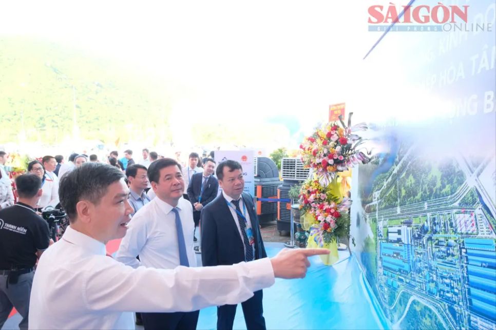 Bộ trưởng Bộ Công Thương Nguyễn Hồng Diên dự lễ khởi công tại Đắk Lắk. Ảnh: N.H Bộ trưởng Bộ Công Thương Nguyễn Hồng Diên dự lễ khởi công tại Đắk Lắk. Ảnh: N.H