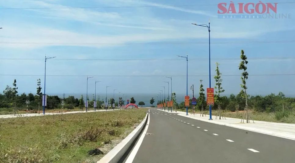 Khánh thành dự án đường vào sân bay Phan Thiết, giai đoạn 2. Ảnh: NGUYỄN TIẾN <br> Khánh thành dự án đường vào sân bay Phan Thiết, giai đoạn 2. Ảnh: NGUYỄN TIẾN <br>