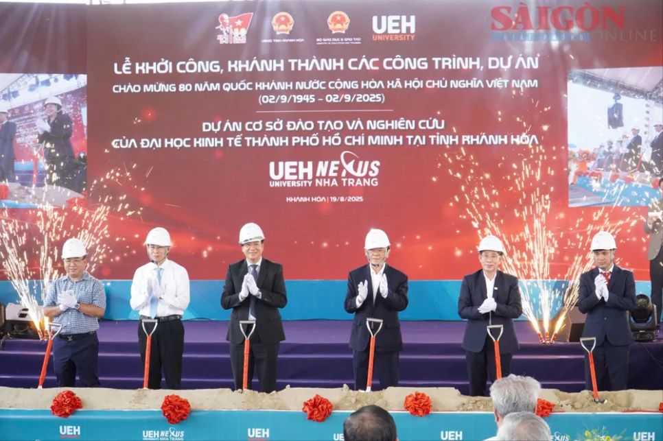 Nghi thức khởi công dự án Cơ sở đào tạo và nghiên cứu của Đại học Kinh tế TPHCM tại Nha Trang (UEH Nexus Campus Nha Trang). ẢNH: HIẾU GIANG Nghi thức khởi công dự án Cơ sở đào tạo và nghiên cứu của Đại học Kinh tế TPHCM tại Nha Trang (UEH Nexus Campus Nha Trang). ẢNH: HIẾU GIANG