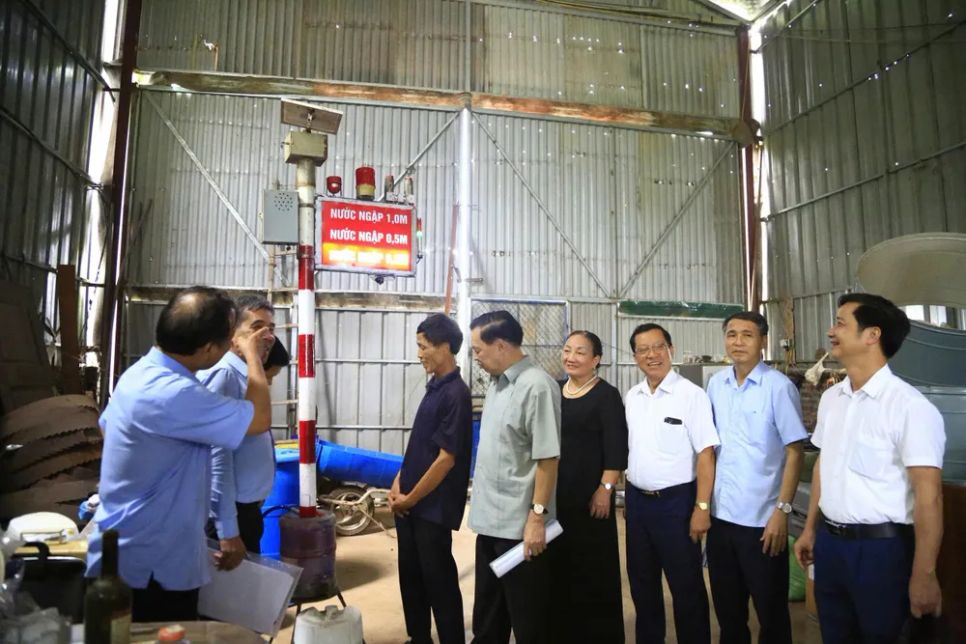 Lãnh đạo Hội Khuyến học Việt Nam khảo sát công trình được đề nghị xét trao giải thưởng 