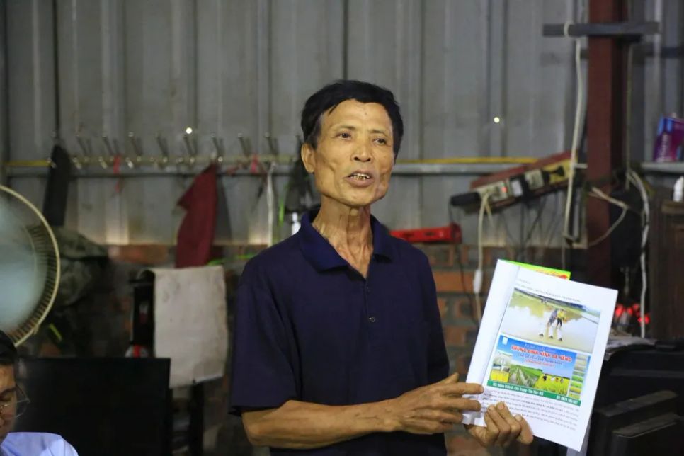 Ông Nguyễn Đức Thành (sinh năm 1959, tỉnh Bắc Ninh) là tác giả công trình “Cột cảnh báo nước lũ, nước dâng bằng tín hiệu và pháo hiệu”. Ảnh: HÀ NGUYỄN