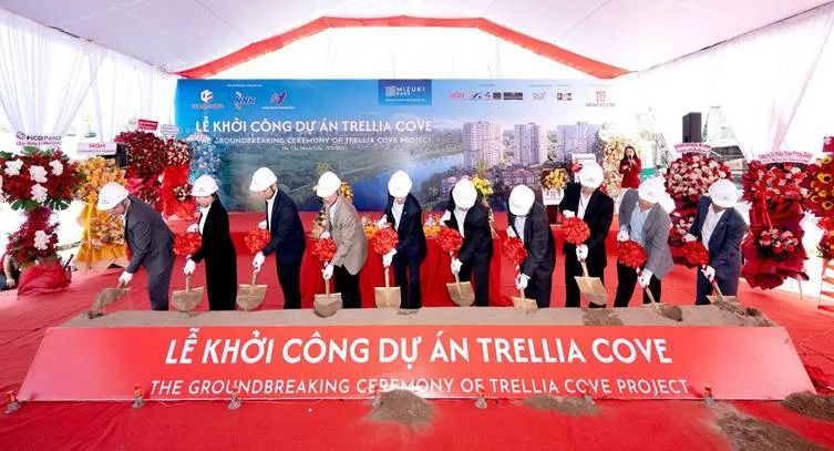 Các đại biểu thực hiện nghi thức khởi công dự án Trellia Cove