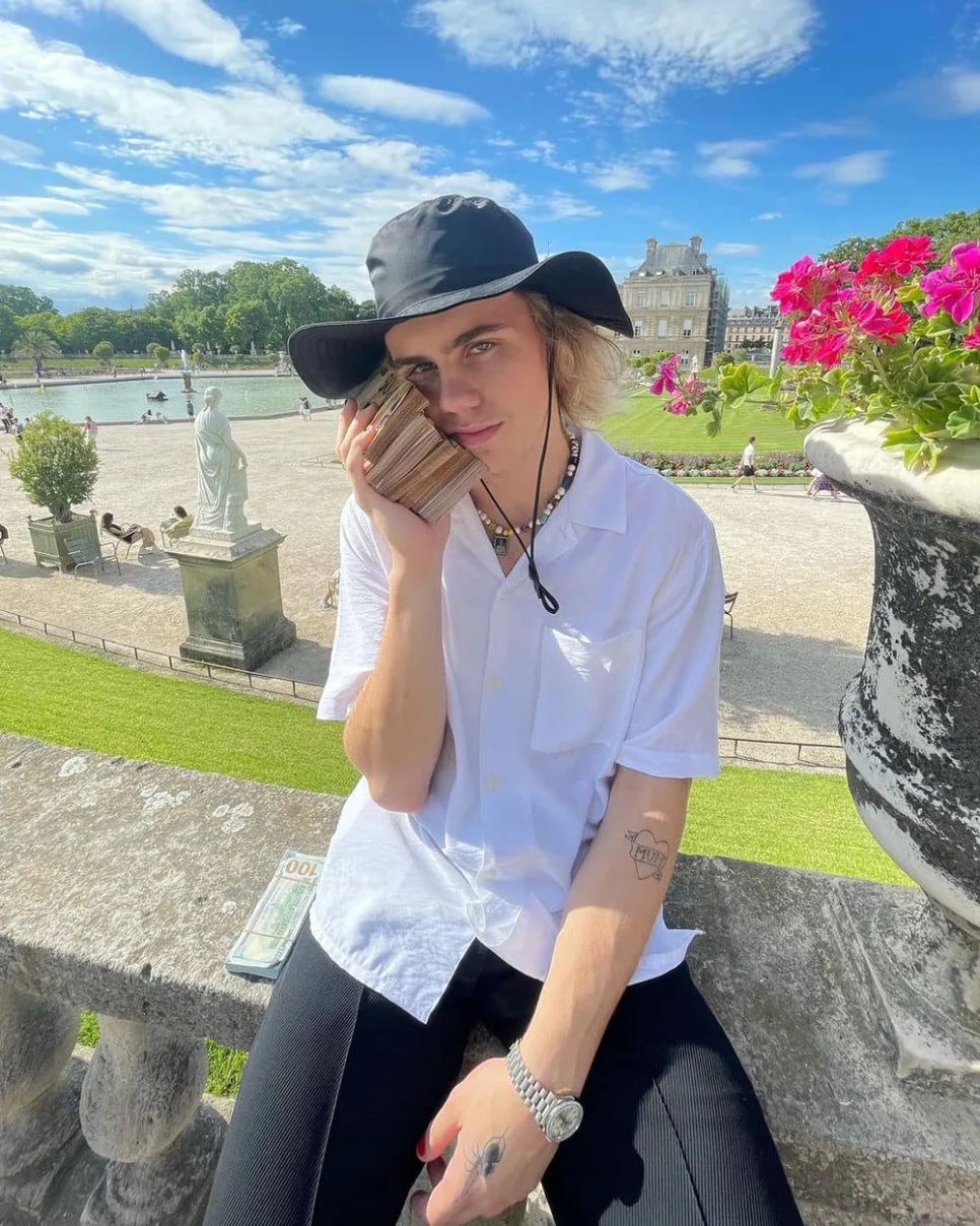 LAROI trở thành ngôi sao toàn cầu sau khi góp giọng cùng Justin Bieber. Ảnh: FBNV LAROI trở thành ngôi sao toàn cầu sau khi góp giọng cùng Justin Bieber. Ảnh: FBNV