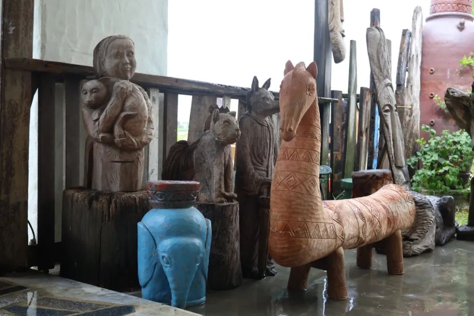 Ấn tượng loạt tác phẩm nghệ thuật được tái chế từ củi lũ Ấn tượng loạt tác phẩm nghệ thuật được tái chế từ củi lũ