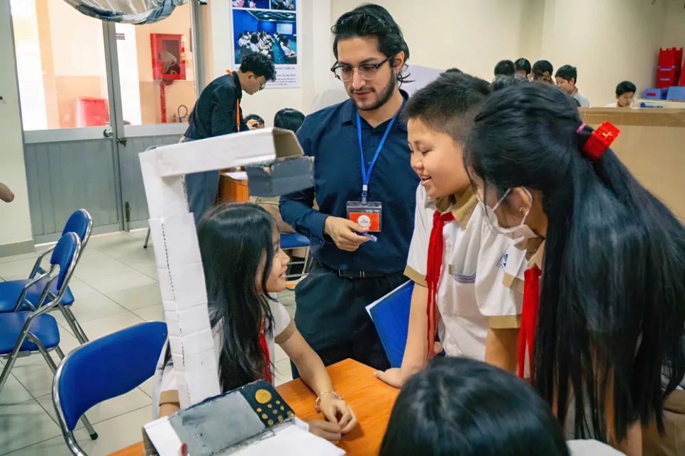 Học sinh chương trình tiếng Anh tích hợp trải nghiệm nhiều hoạt động về STEM tại trường học