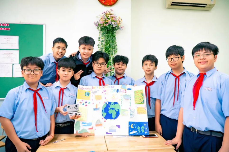 Học sinh chương trình tiếng Anh tích hợp trải nghiệm nhiều hoạt động về STEM trong ngày hội khoa học