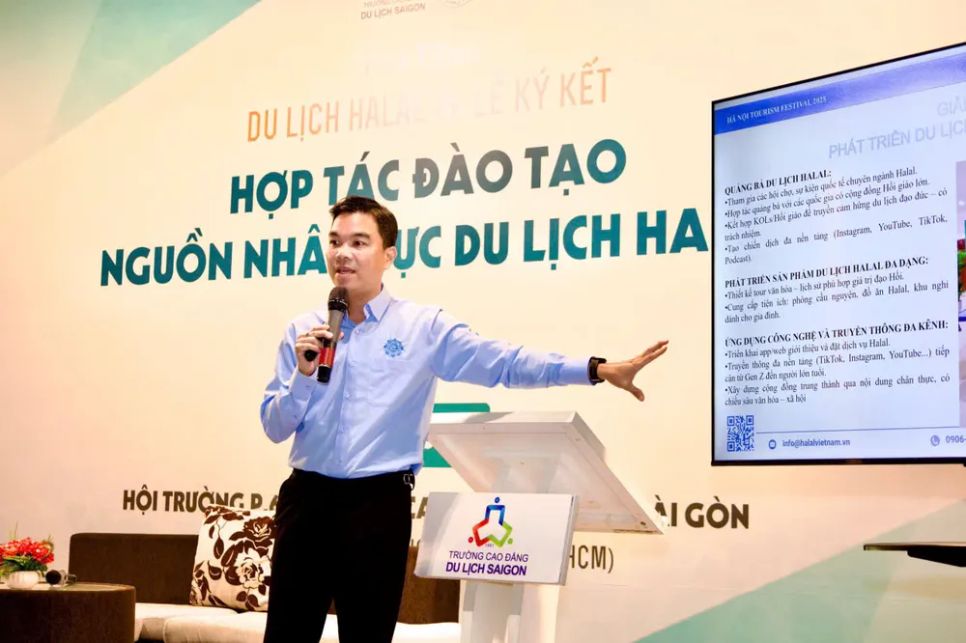 Ông Lê Khắc Hoàng Sơn, Giám đốc Phát triển dự án Halal Việt Nam trao đổi tại tọa đàm