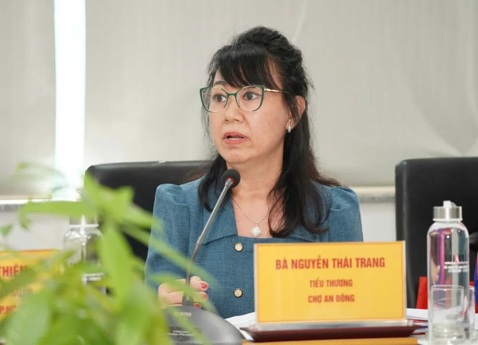 Tiểu thương Nguyễn Thái Trang nêu ý kiến tại tọa đàm