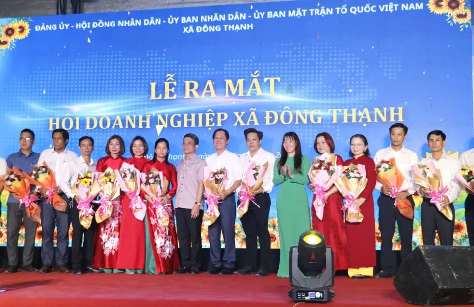 Lãnh đạo xã Đông Thạnh chúc mừng Hội Doanh nghiệp xã Lãnh đạo xã Đông Thạnh chúc mừng Hội Doanh nghiệp xã