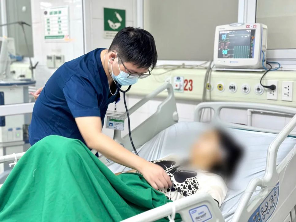 Một nữ bệnh nhân bị sốt rét sau khi từ châu Phi trở về Một nữ bệnh nhân bị sốt rét sau khi từ châu Phi trở về