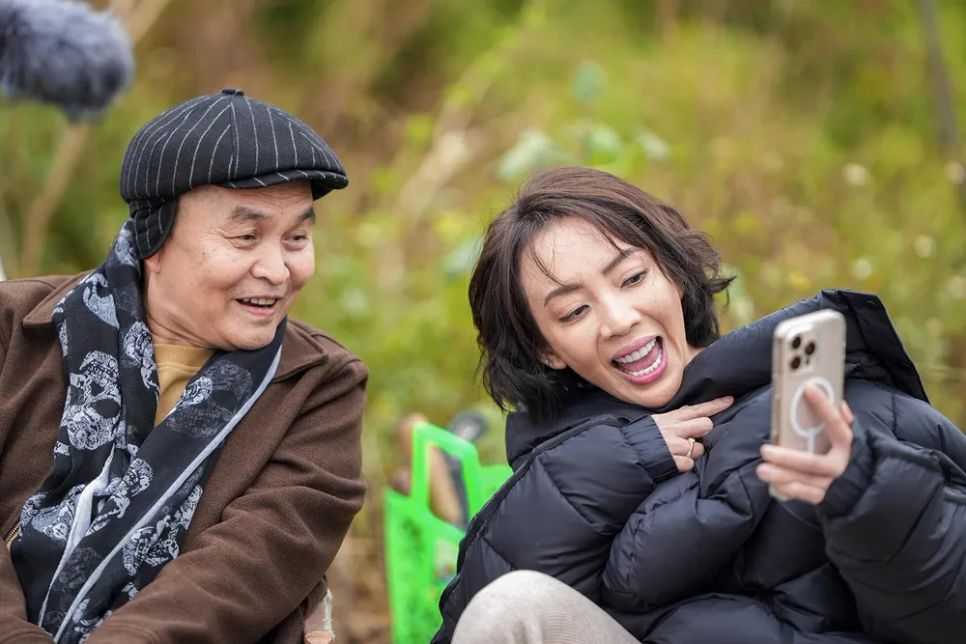 Nghệ sĩ Xuân Hinh - Thu Trang trên phim trường bộ phim Mùi phở Nghệ sĩ Xuân Hinh - Thu Trang trên phim trường bộ phim Mùi phở