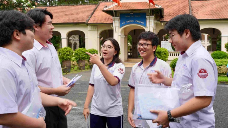 Thí sinh tham dự kỳ thi tốt nghiệp THPT năm 2025 tại điểm thi Trường THPT chuyên Lê Hồng Phong (TPHCM). Ảnh: HOÀNG HÙNG Thí sinh tham dự kỳ thi tốt nghiệp THPT năm 2025 tại điểm thi Trường THPT chuyên Lê Hồng Phong (TPHCM). Ảnh: HOÀNG HÙNG