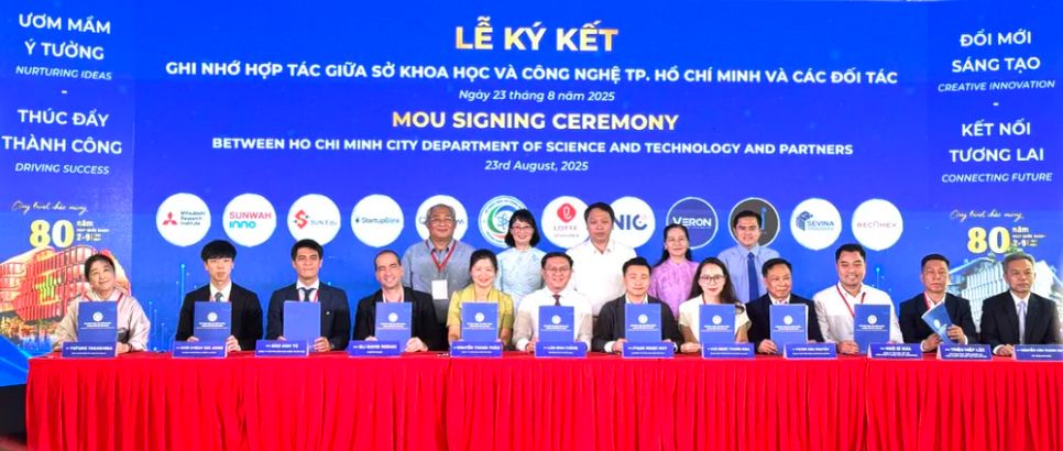 Lễ ký kết hợp tác giữa Sở KH-CN với các đối tác. Ảnh: Đình Dư