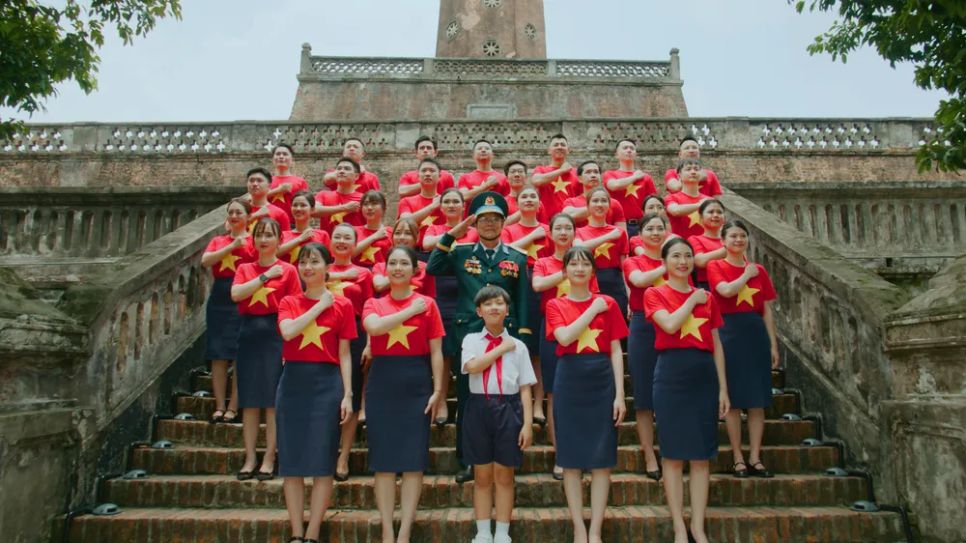 Bài hát dễ dàng tìm được “điểm đặt” ở nhiều không gian: từ những sân khấu lớn trong dịp lễ đến những hoạt động cộng đồng thường nhật. Mỗi người đều có thể tham gia theo cách riêng: lắng nghe, hát lên, chia sẻ hay biến nó thành nhạc nền cho những khoảnh khắc đời thường Bài hát dễ dàng tìm được “điểm đặt” ở nhiều không gian: từ những sân khấu lớn trong dịp lễ đến những hoạt động cộng đồng thường nhật. Mỗi người đều có thể tham gia theo cách riêng: lắng nghe, hát lên, chia sẻ hay biến nó thành nhạc nền cho những khoảnh khắc đời thường