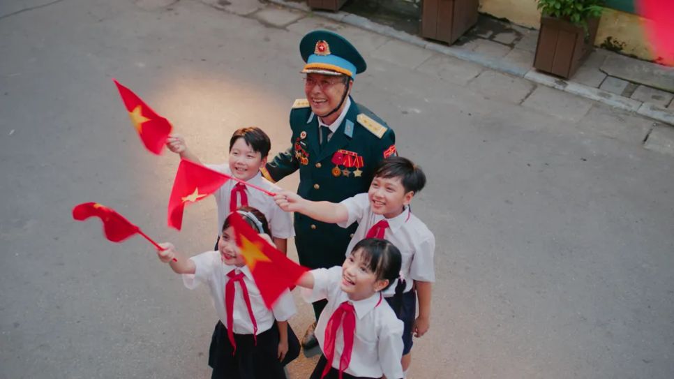 Những điểm rơi giàu cảm xúc giúp MV dễ xem, dễ lan tỏa - một cách làm hiện đại, tôn trọng từng câu chuyện nhỏ Những điểm rơi giàu cảm xúc giúp MV dễ xem, dễ lan tỏa - một cách làm hiện đại, tôn trọng từng câu chuyện nhỏ