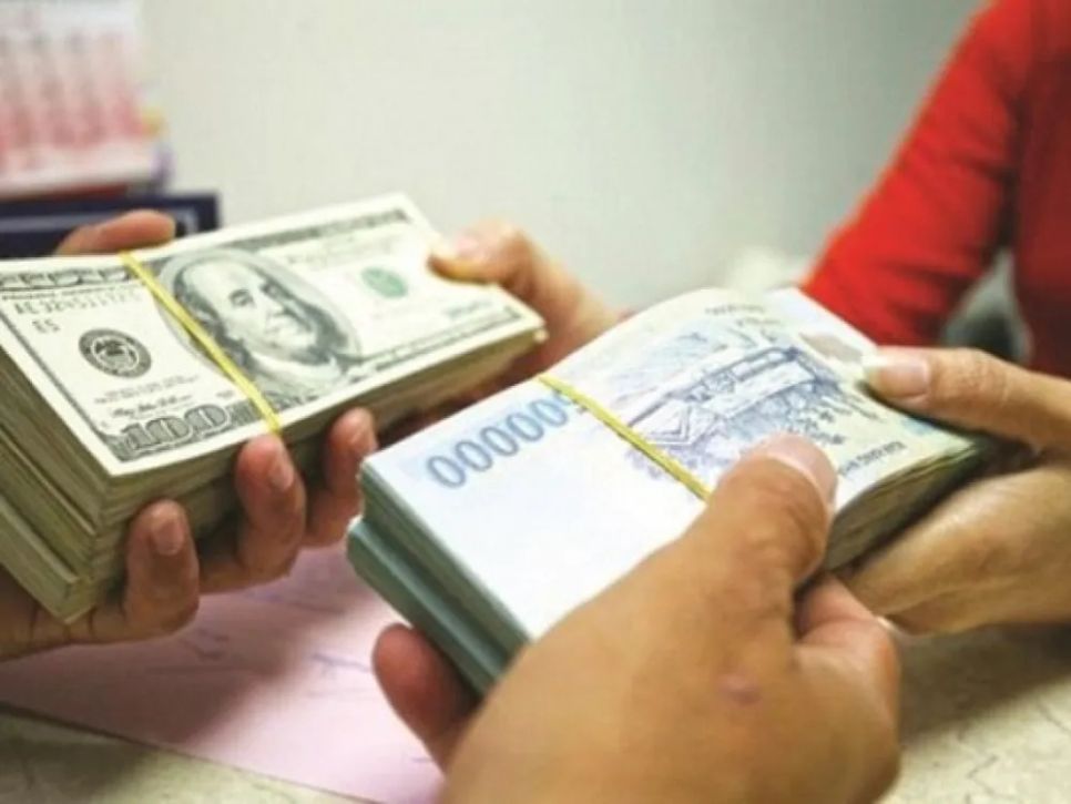 Giá USD xô đổ kỷ lục cũ Giá USD xô đổ kỷ lục cũ