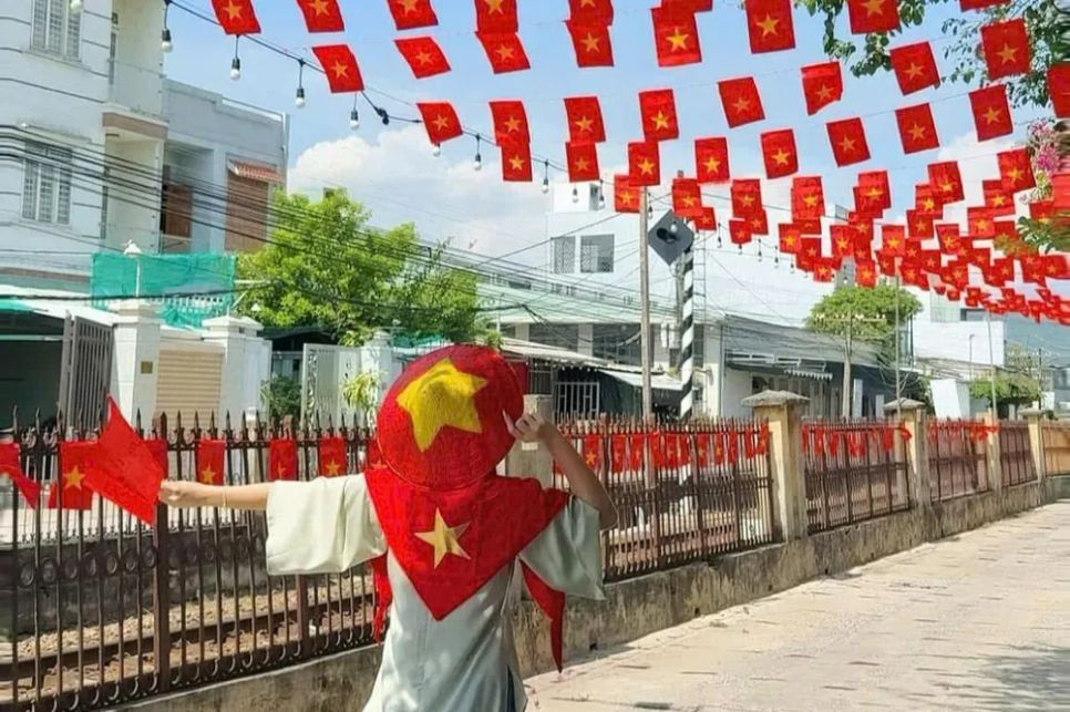Đâu đâu cũng rợp cờ Tổ quốc, tạo nên không khí rộn ràng từ ngõ ra phố Đâu đâu cũng rợp cờ Tổ quốc, tạo nên không khí rộn ràng từ ngõ ra phố