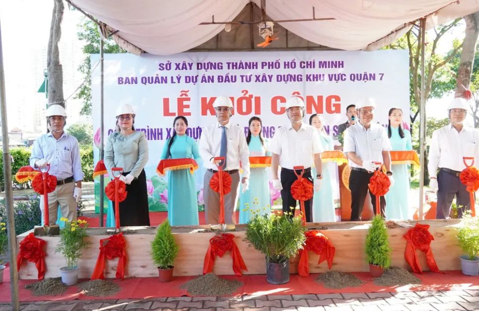 Khởi công xây dựng bờ kè đường Trần Xuân Soạn Khởi công xây dựng bờ kè đường Trần Xuân Soạn