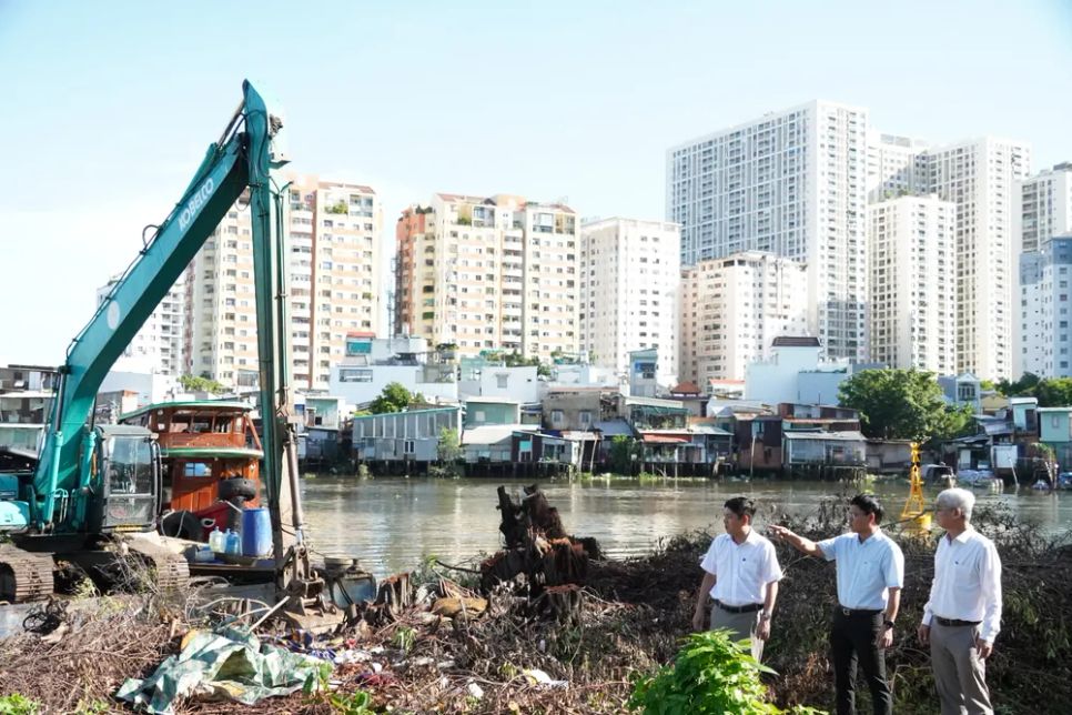 Khởi công xây dựng bờ kè đường Trần Xuân Soạn Khởi công xây dựng bờ kè đường Trần Xuân Soạn