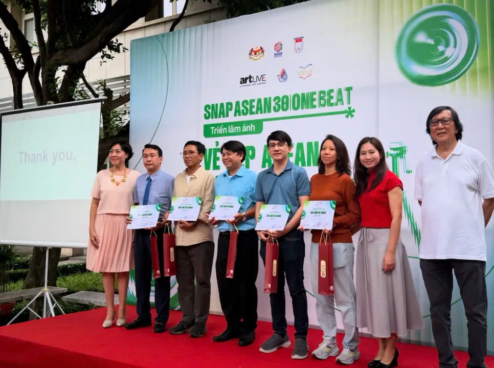 Trao các giải khuyến khích