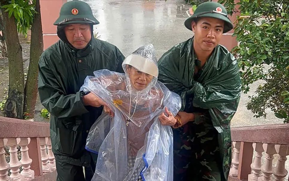 Ứng phó lũ quét và sạt lở sau bão số 5