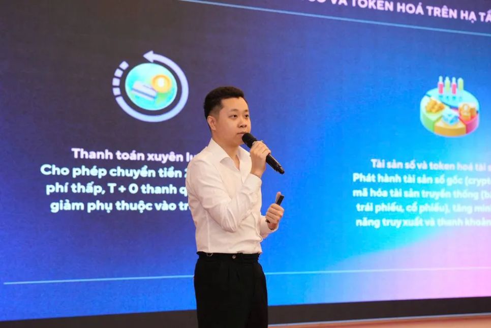 Ông Trần Huyền Dinh, Chủ nhiệm Ủy ban Ứng dụng Fintech, Hiệp hội Blockchain và Tài sản số Việt Nam chia sẻ dự án tại sự kiện <br> Ông Trần Huyền Dinh, Chủ nhiệm Ủy ban Ứng dụng Fintech, Hiệp hội Blockchain và Tài sản số Việt Nam chia sẻ dự án tại sự kiện <br>