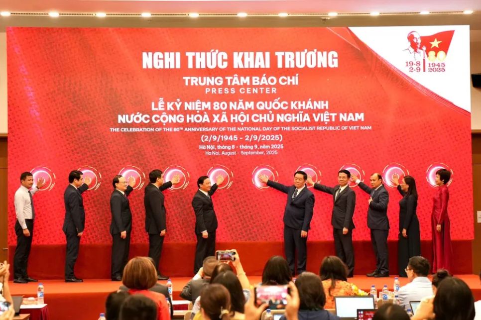 Trung tâm báo chí phục vụ sự kiện A80 đáp ứng nhu cầu tác nghiệp của 1.500 phóng viên trong nước và quốc tế vừa được khai trương. Trung tâm báo chí phục vụ sự kiện A80 đáp ứng nhu cầu tác nghiệp của 1.500 phóng viên trong nước và quốc tế vừa được khai trương.