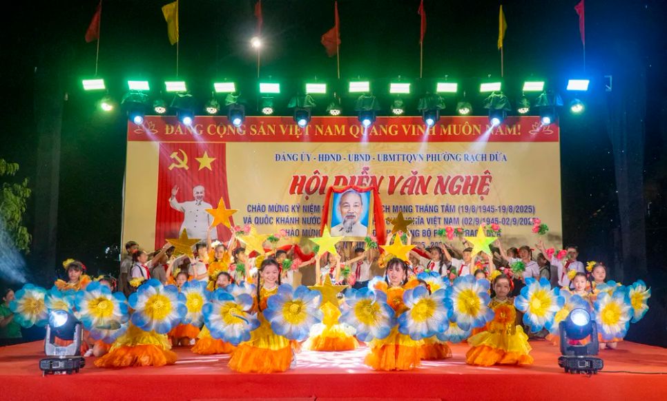 Các em thiếu nhi của các trường học trên địa bàn phường Rạch Dừa đem đến hội diễn nhiều tiết mục <br> văn nghệ Các em thiếu nhi của các trường học trên địa bàn phường Rạch Dừa đem đến hội diễn nhiều tiết mục <br> văn nghệ